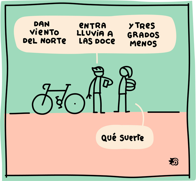 Pareja de un ciclista escuchando el parte meteorológico antes de una ruta en bicicleta